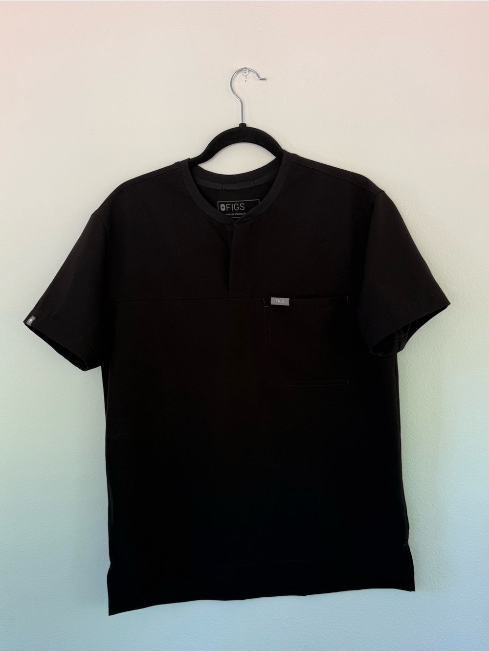 FIGS Men's Black Scrub Top size XS